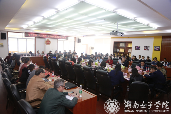 1509074655819034842.jpg 1座谈会全景xiu.jpg